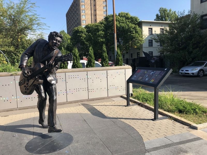 Chuck Berry Statue and Marker image. Click for full size.
