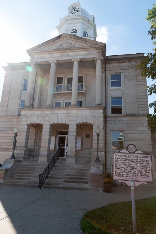 Marker at the 1920 Jackson County Courthouse. Click for full size. Marker at the 1920 Jackson County Courthouse image. Click for full size.