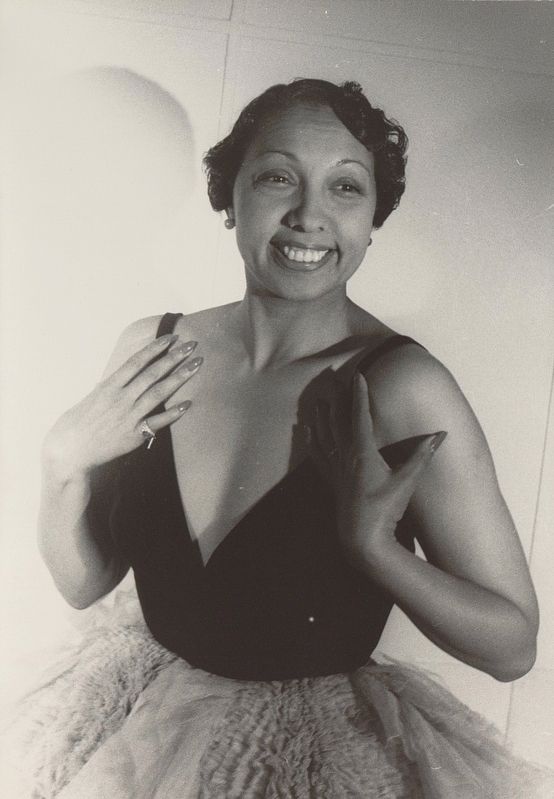 Josephine Baker image. Click for full size.
