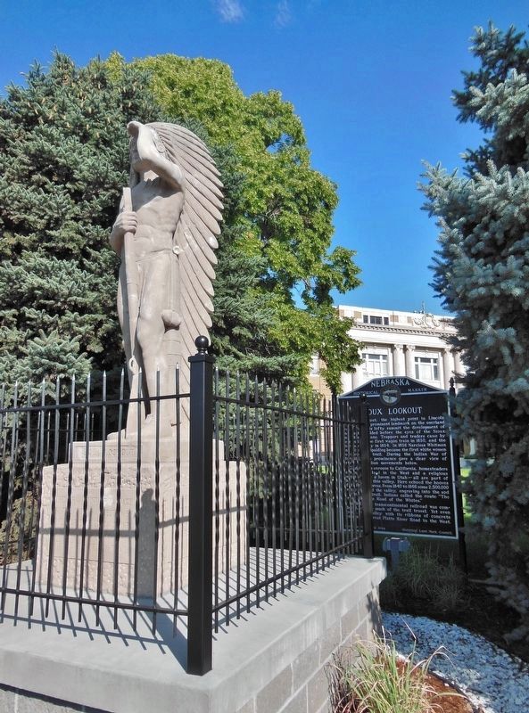 Sioux Lookout Marker (<i>wide view; showing marker positioning behind statue</i>) image. Click for full size.