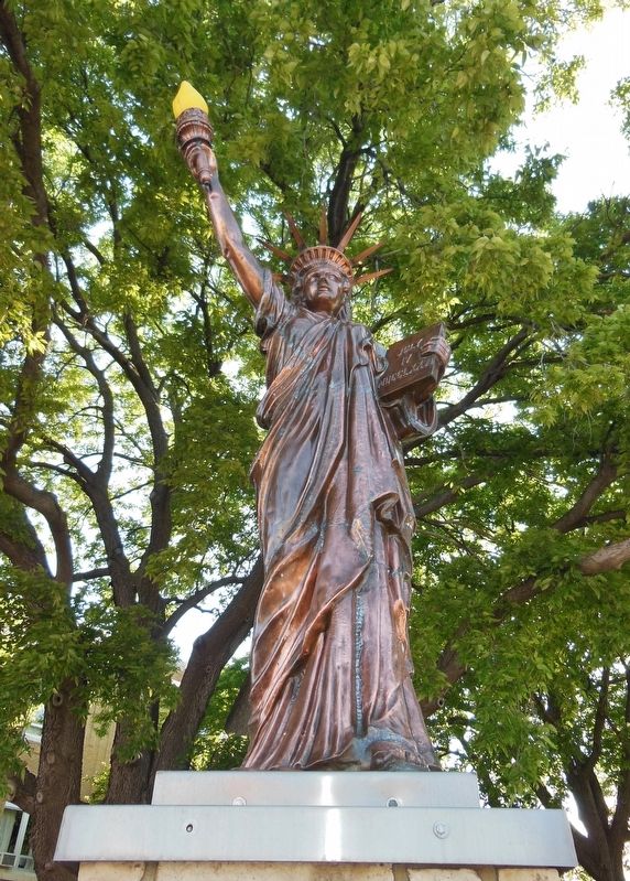 Statue of Liberty Replica image. Click for full size.