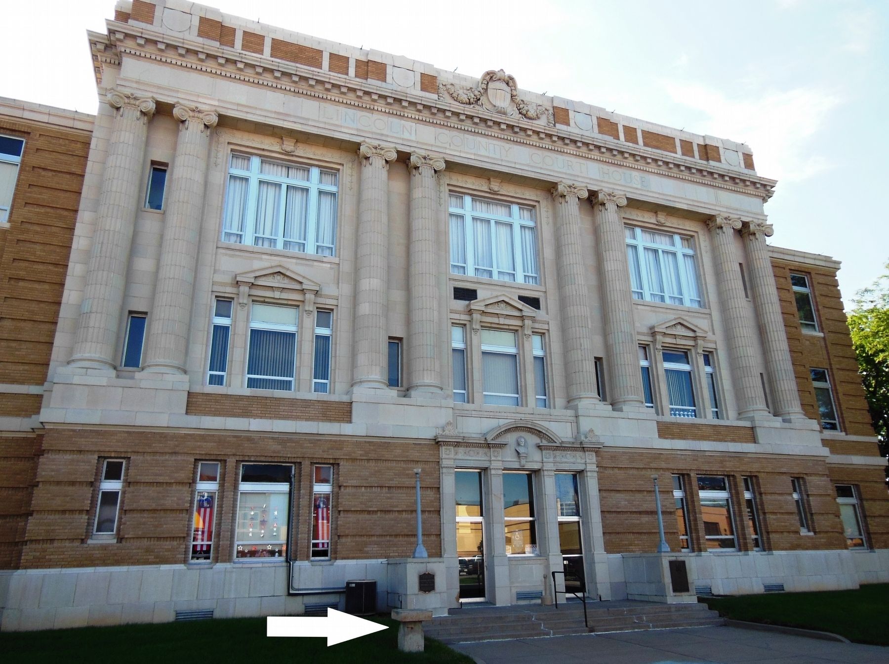 100th Meridian Marker (<i>wide view from Jeffers St. - Lincoln County Courthouse in background</i>). Click for full size. 100th Meridian Marker (<i>wide view from Jeffers St. - Lincoln County Courthouse in background</i>) image. Click for full size.
