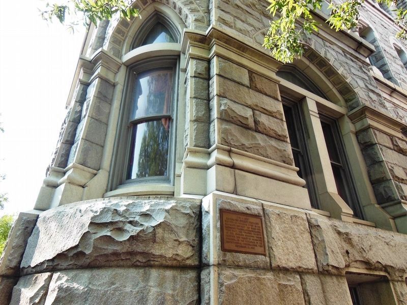 Richmond, Virginia Bicentennial Marker (<i>wide view; southeast corner, Old City Hall building</i>) image. Click for full size.