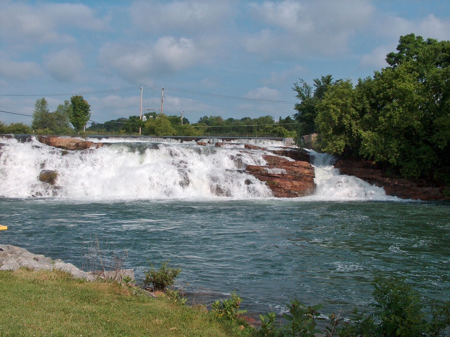 La Chute River Falls (<i>wide view from near marker</i>) image. Click for full size.
