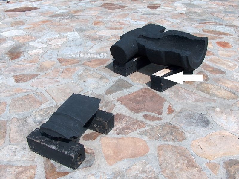 Split 13-inch Mortar (<i>wide view; marker mounted on supporting beam</i>) image. Click for full size.