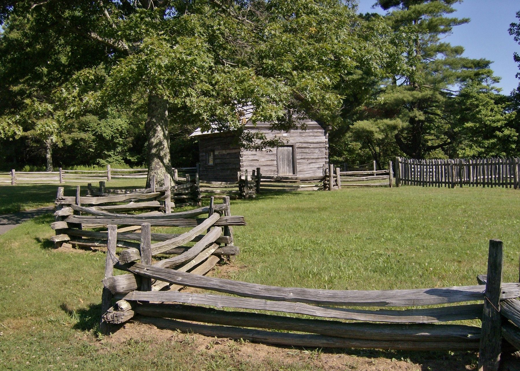 Puckett Cabin (<i>wide view</i>) image. Click for full size.