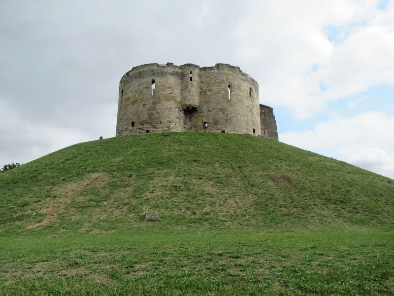 Clifford�s Tower image. Click for full size.