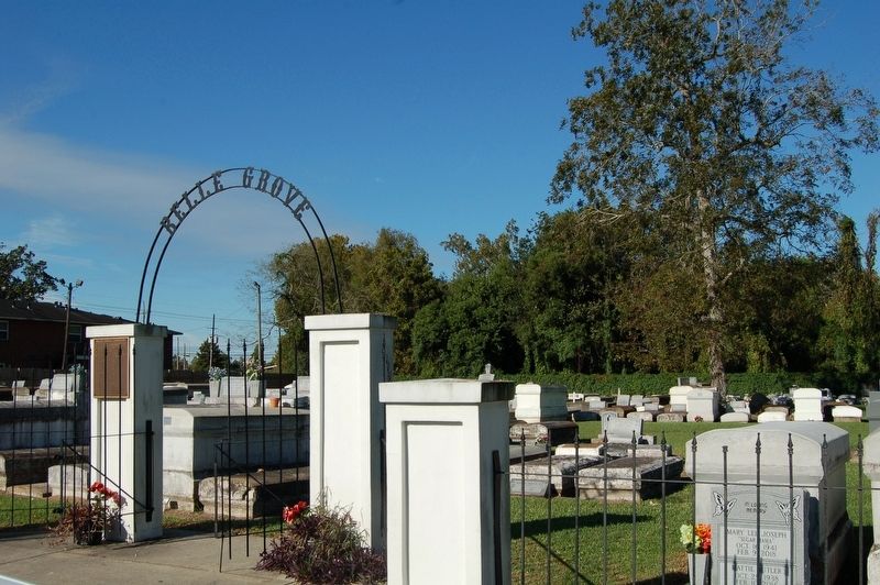 Belle Grove Cemetery Marker. Click for full size. Belle Grove Cemetery Marker image. Click for full size.