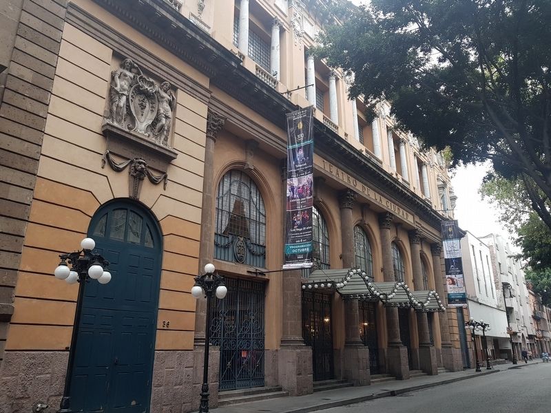 Teatro de la Ciudad and Marker image. Click for full size.