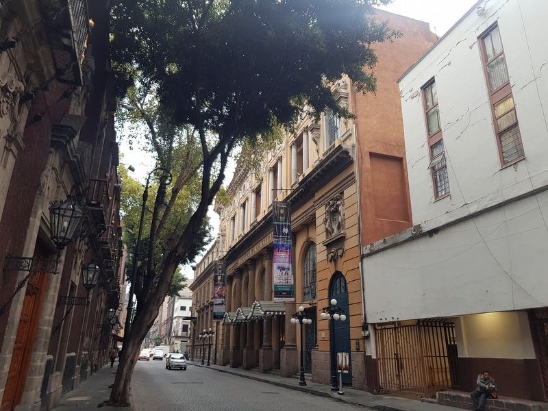 Teatro de la Ciudad and Marker image. Click for full size.