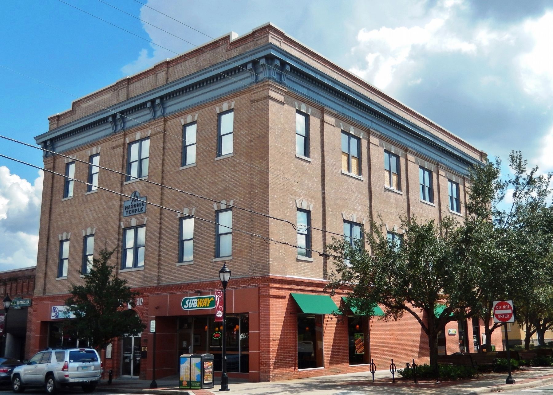 Inverness Masonic Temple (<i>northwest corner view</i>) image. Click for full size.
