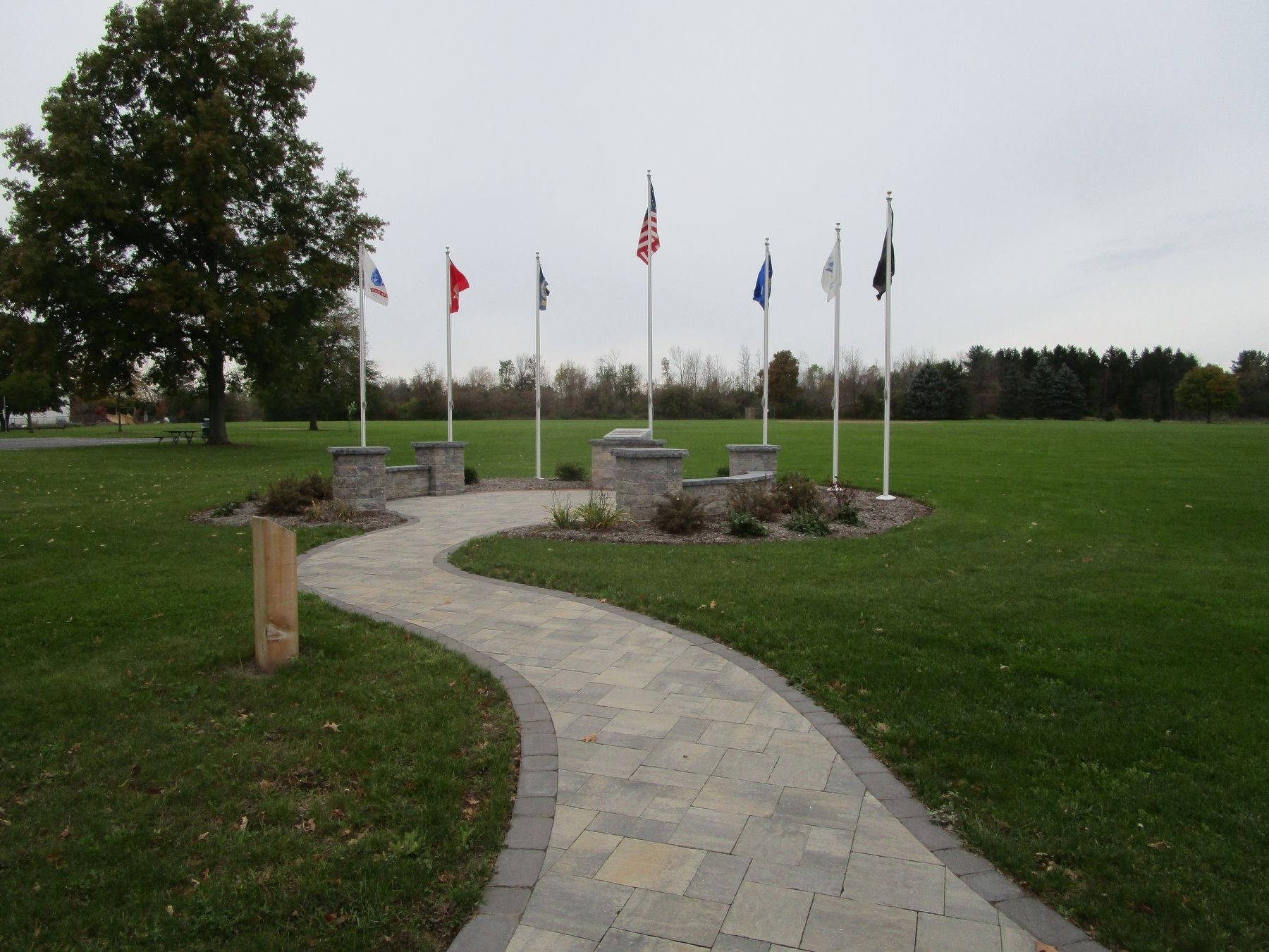 Farmington Veterans Memorial image. Click for full size.