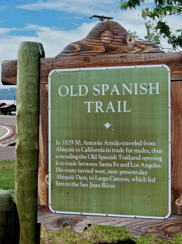 Old Spanish Trail Marker (<i>tall view; New Mexico Highway 17 in background</i>) image. Click for full size.