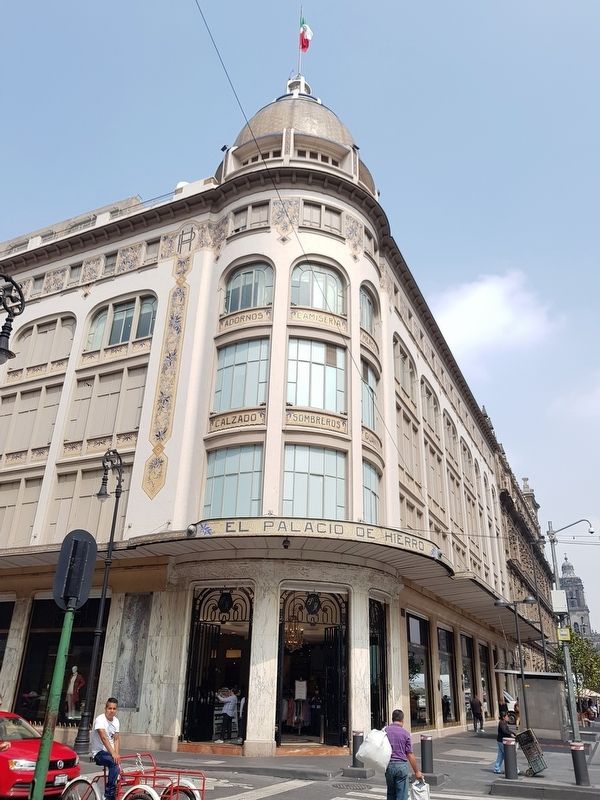 El Palacio de Hierro and Marker image. Click for full size.