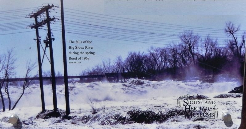 Marker detail: The falls of the big Sioux River during the spring flood of 1969 image. Click for full size.