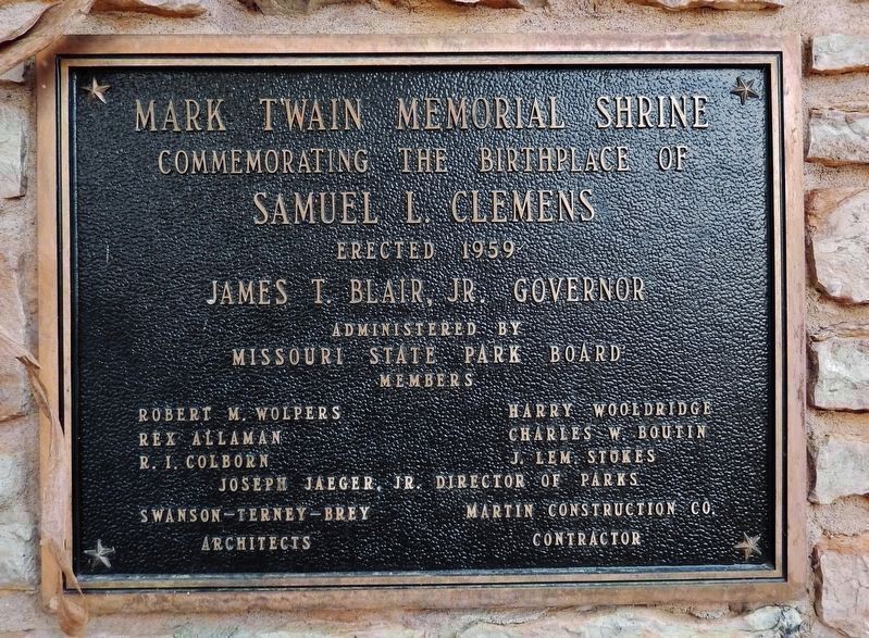 Mark Twain Memorial Shrine Dedication Plaque (<i>located inside the Mark Twain Memorial Shrine</i>) image. Click for full size.