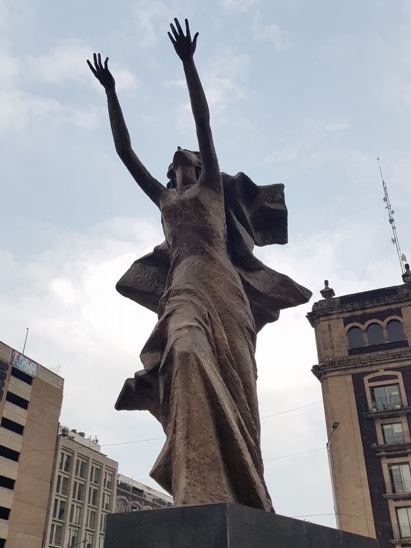 Khojaly Monument statue. Click for full size. Khojaly Monument statue image. Click for full size.