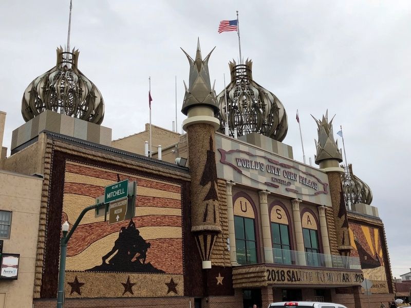 The Corn Palace's Main Street Side (west) image. Click for full size.