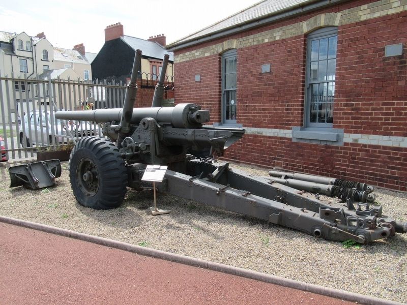 1/30 Napoleon British 5.5 inch Howitzer cannon with limber by Country Honor 