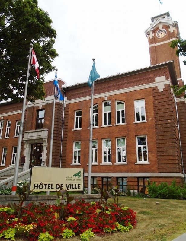 H�tel de Ville / City Hall image. Click for full size.