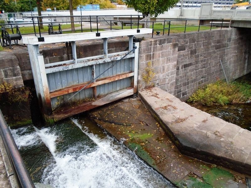 Non-operational Rideau Canal Lock image. Click for full size.