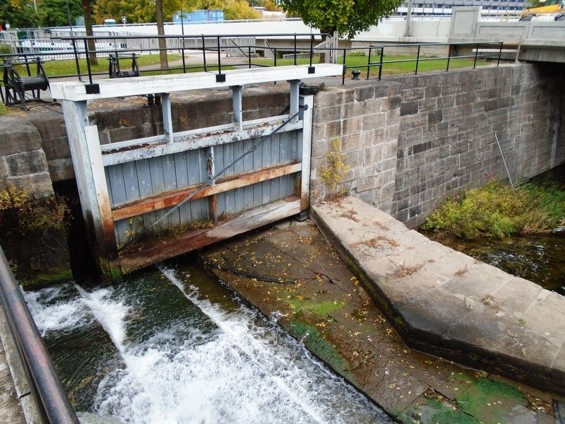 Non-operational Rideau Canal Lock image. Click for full size.