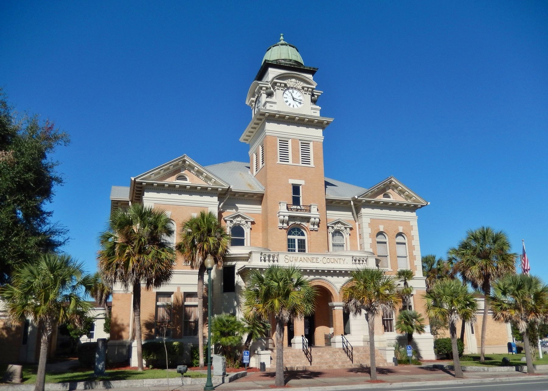 Suwannee County Courthouse (<i>located beside marker</i>) image. Click for full size.