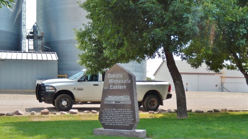 Dakota, Minnesota and Eastern Marker (<i>wide view</i>). Click for full size. Dakota, Minnesota and Eastern Marker (<i>wide view</i>) image. Click for full size.