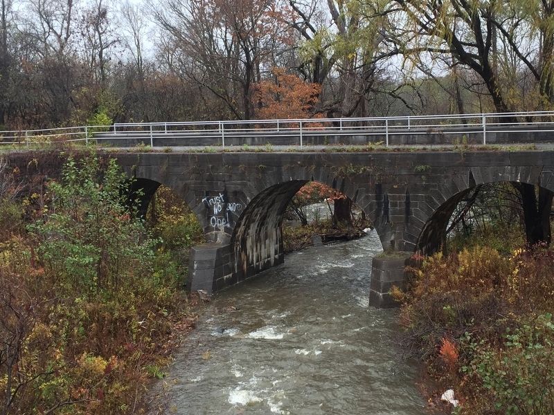 View of aqueduct's tow path viaduct image. Click for full size.