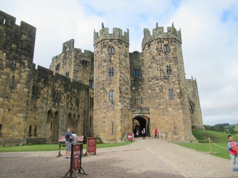 Alnwick Castle image. Click for full size.