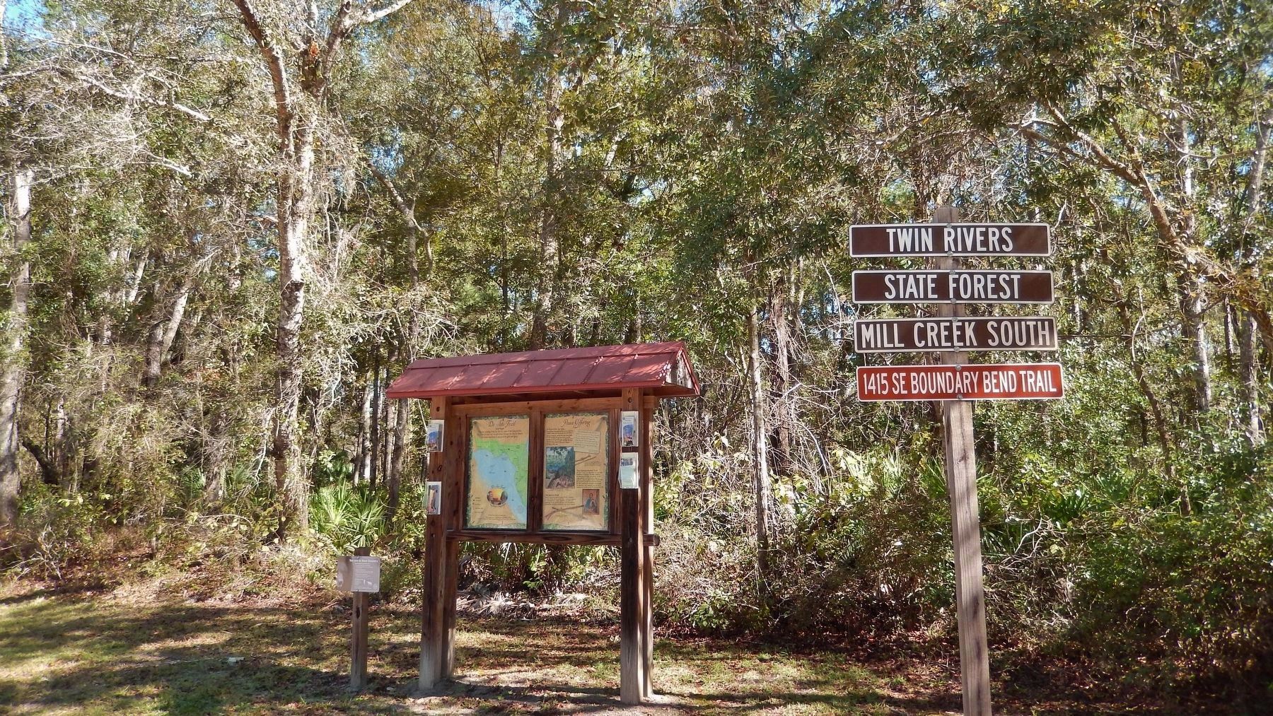 Peace Offering Marker Kiosk (<i>wide view; the Suwannee River is about 1/4 mile to the east</i>) image. Click for full size.