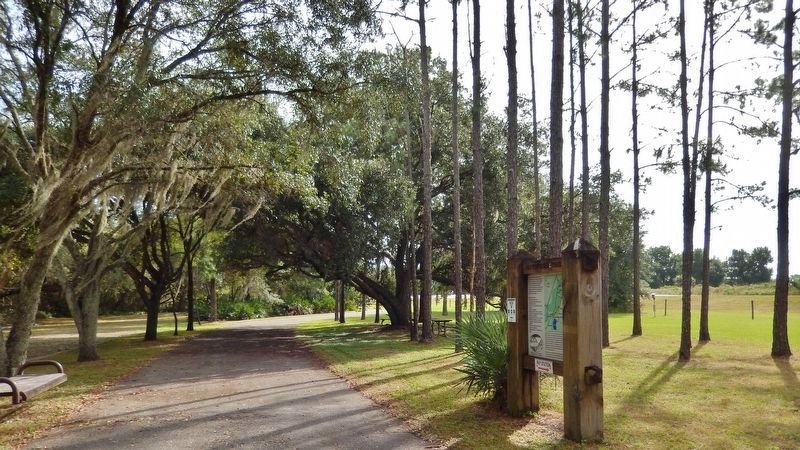 Old Fort King Trail Marker (<i>side view; Old Fort King Trail on left; US-301 visible far right</i>). Click for full size. Old Fort King Trail Marker (<i>side view; Old Fort King Trail on left; US-301 visible far right</i>) image. Click for full size.