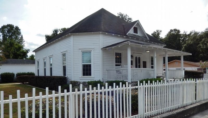 R. O. Hicks House (<i>northeast corner view</i>) image. Click for full size.