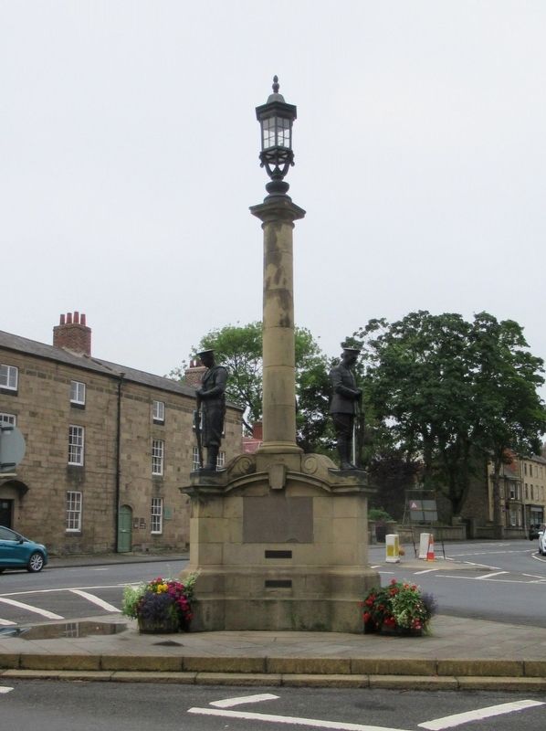 Alnwick War Memorial image. Click for full size.