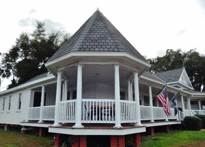 The George Carter House (<i>northeast corner view</i>) image. Click for full size.