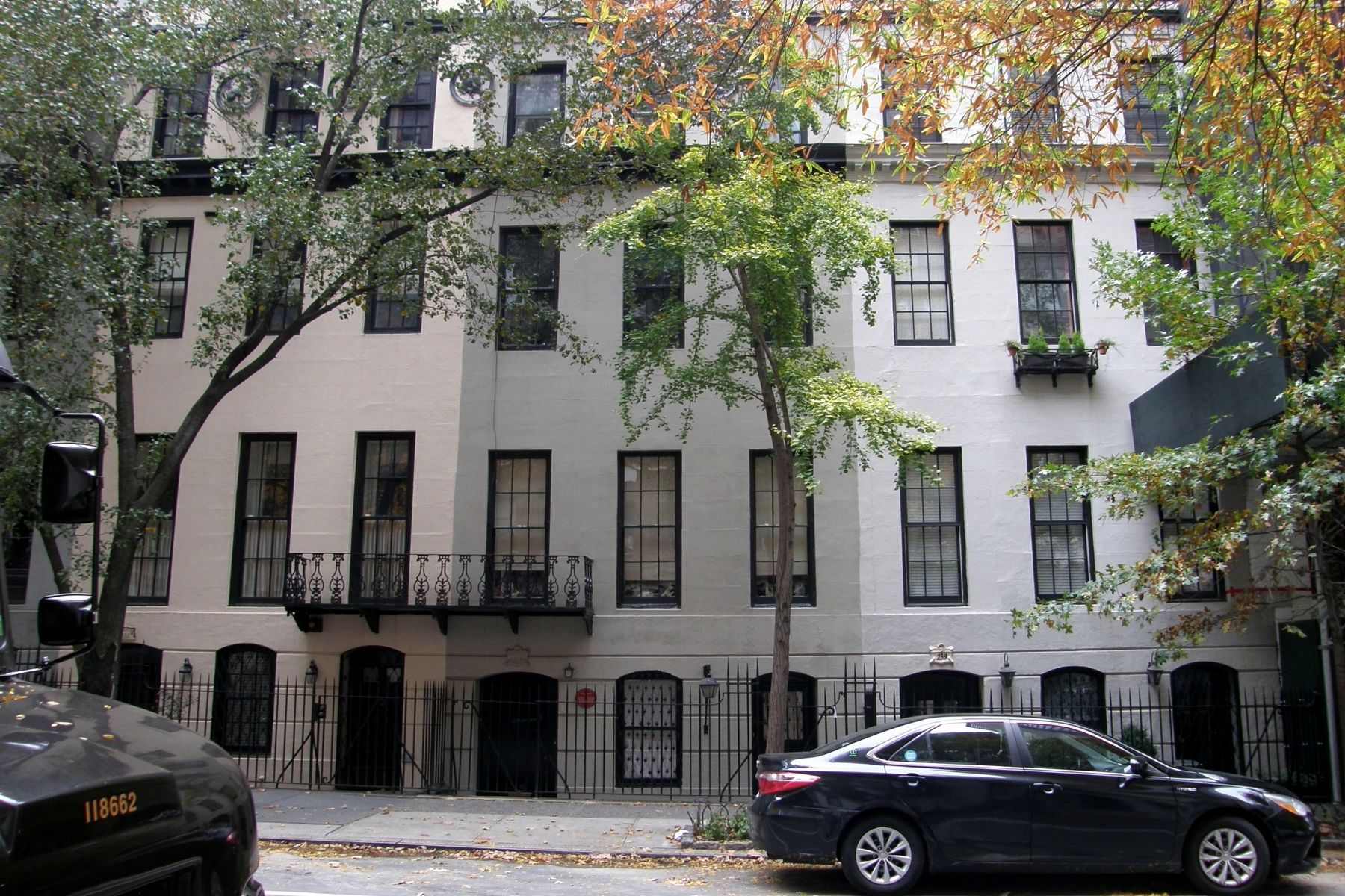 237 East 48th Street. Click for full size. 237 East 48th Street image. Click for full size.
