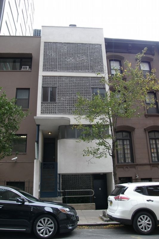 211 East 48th Street image. Click for full size.