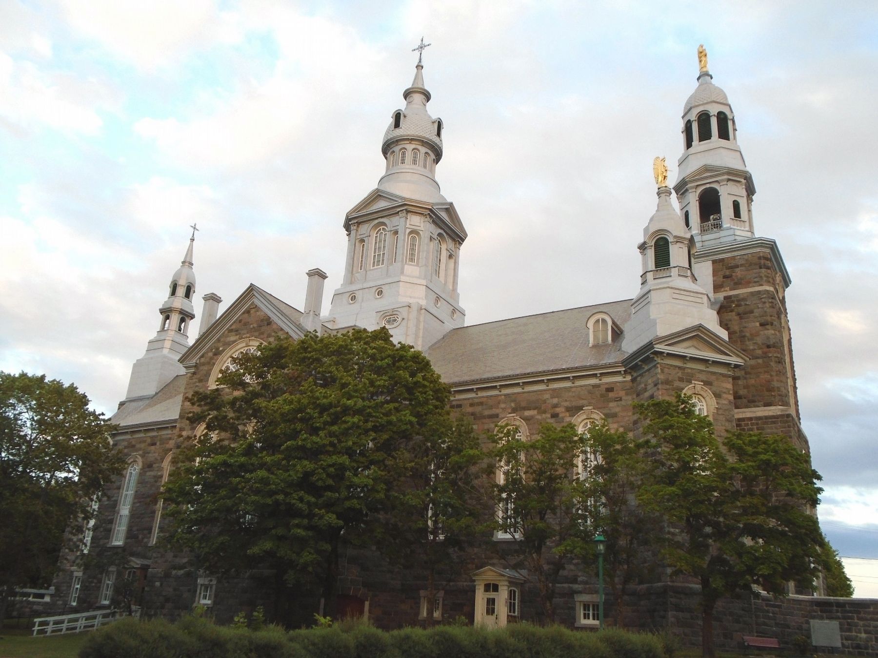 �glise Trois-Pistoles Church image. Click for full size.
