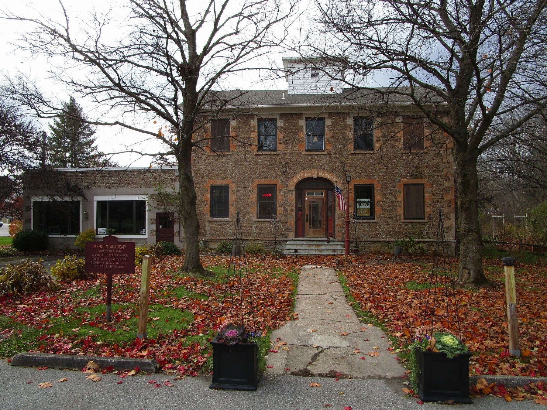 Mendon Academy & Marker image. Click for full size.