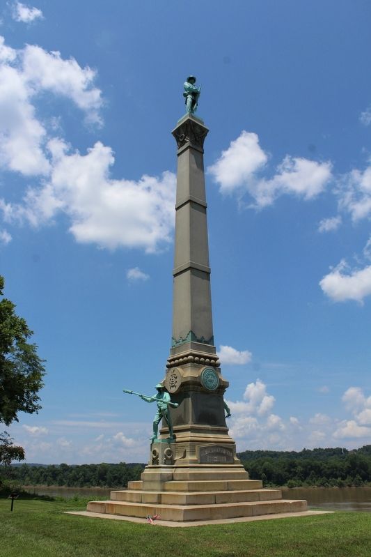 Louisville, Kentucky Confederate Monument. Click for full size. Louisville, Kentucky Confederate Monument image. Click for full size.