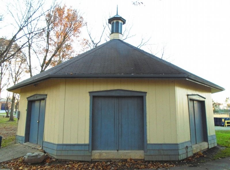 Lititz Springs Park Round House image. Click for full size.