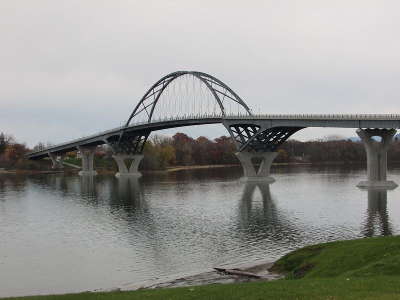 Current Lake Champlain Bridge image. Click for full size.