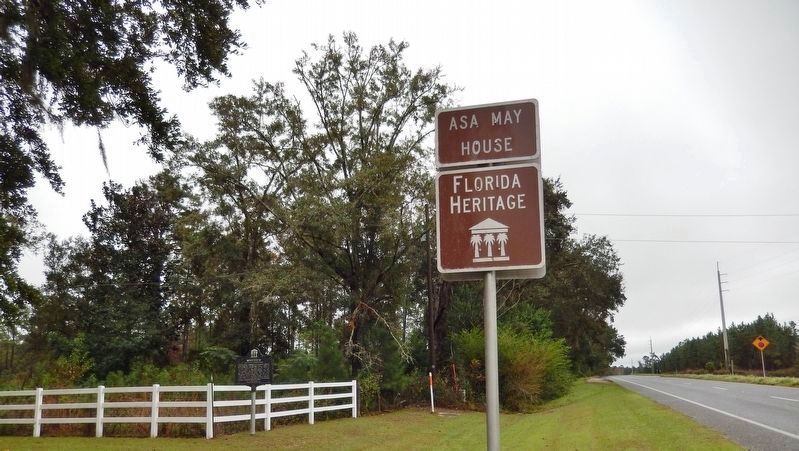 Asa May House - A Florida Heritage Landmark (<i>marker visible near fence on left</i>) image. Click for full size.