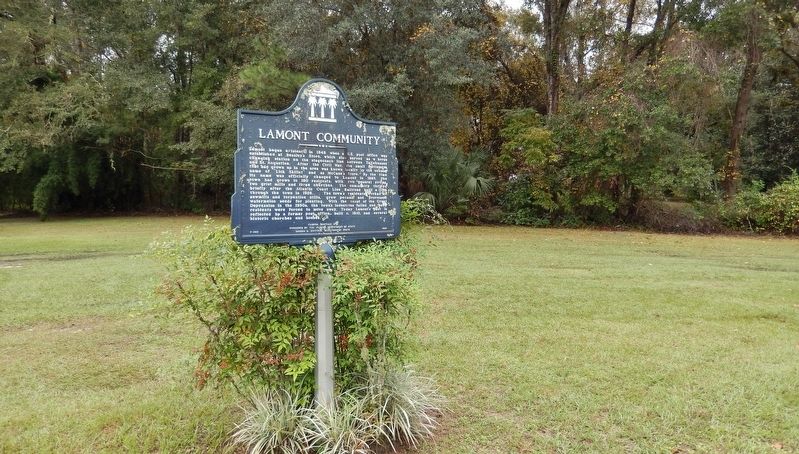 Lamont Community Marker (<i>wide view from U.S. Highway 27</i>) image. Click for full size.