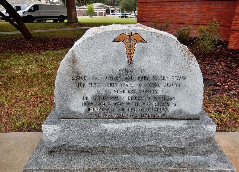 Dr. & Mrs. Getzen Memorial (<i>located near the schoolhouse entrance</i>) image. Click for full size.