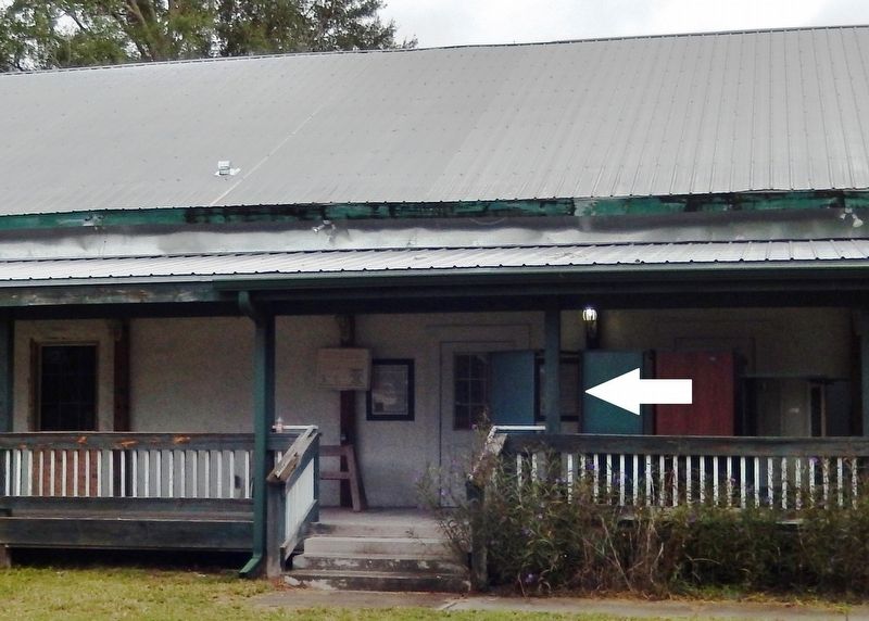 Crystal Ice House Marker (<i>wide view; marker visible just right of main entrance</i>) image. Click for full size.