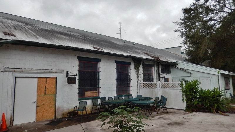 Crystal Ice House (<i>wide view of back/north side</i>) image. Click for full size.