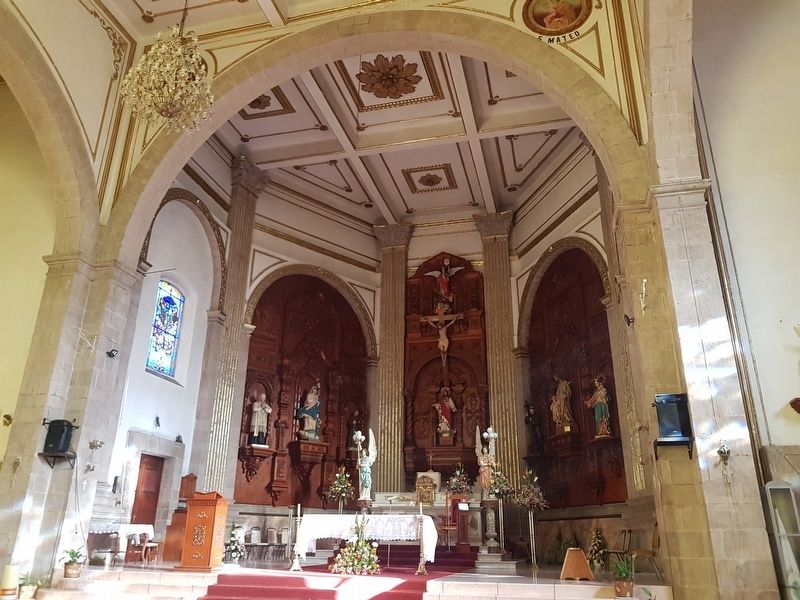 A view of the altar of the Church of San Miguel Arcngel image. Click for full size.