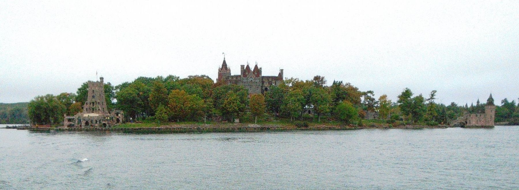 Boldt Castle on Heart Island image. Click for full size.