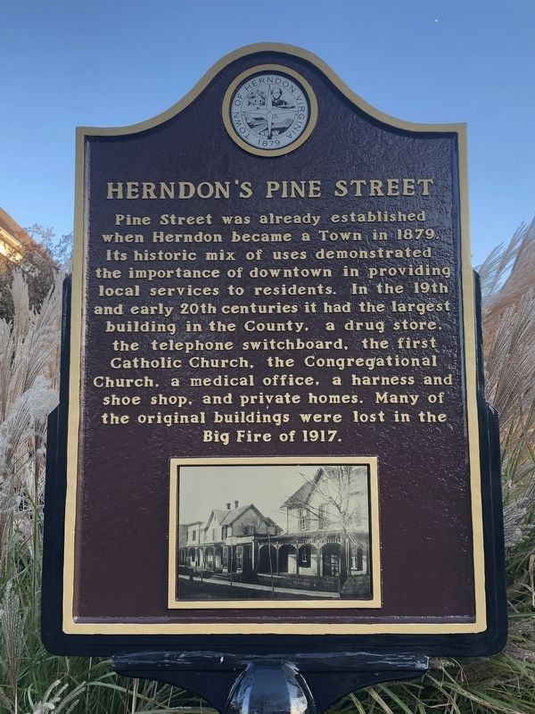 Herndon's Pine Street Marker image. Click for full size.